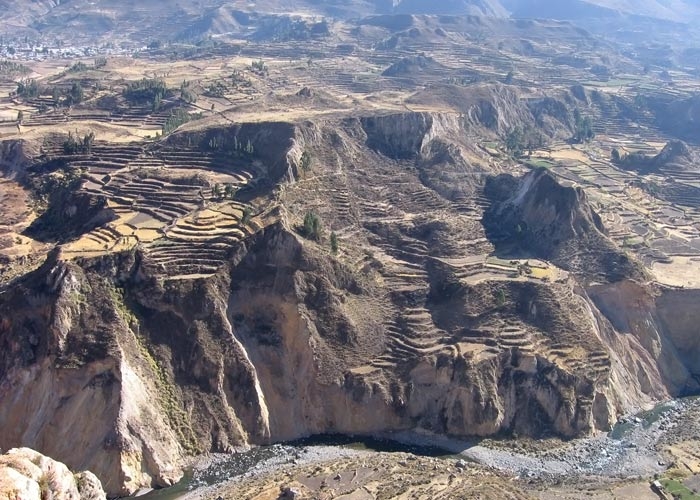 Colca kanjon
Colca kanjon- maailma sügavuselt teine kanjon (poole sügavam kui Suur kanjon USA-s). Maailma sügavaim kanjon asub samuti Peruus.

RM
